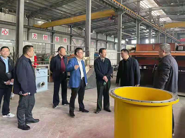 欢迎岳阳市市委常委吴晓波来岳阳M6米乐
设备实地考察